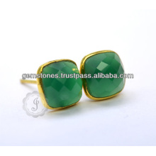 Boucles d&#39;oreilles en pierre orteille vert orné de pierres précieuses Pierres précieuses Vermeil